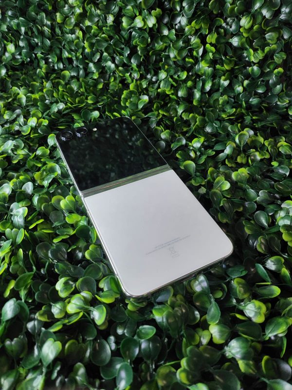 Samsung Galaxy ZFlip 5 5G 512GB - SEMINOVO - Imagem 5
